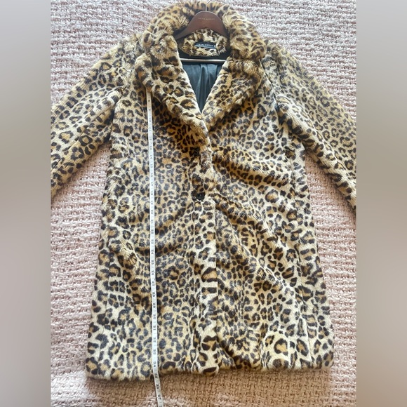 Faux fur leopard print coat, pre-loved & in excellent condition. - Picture 3 of 5